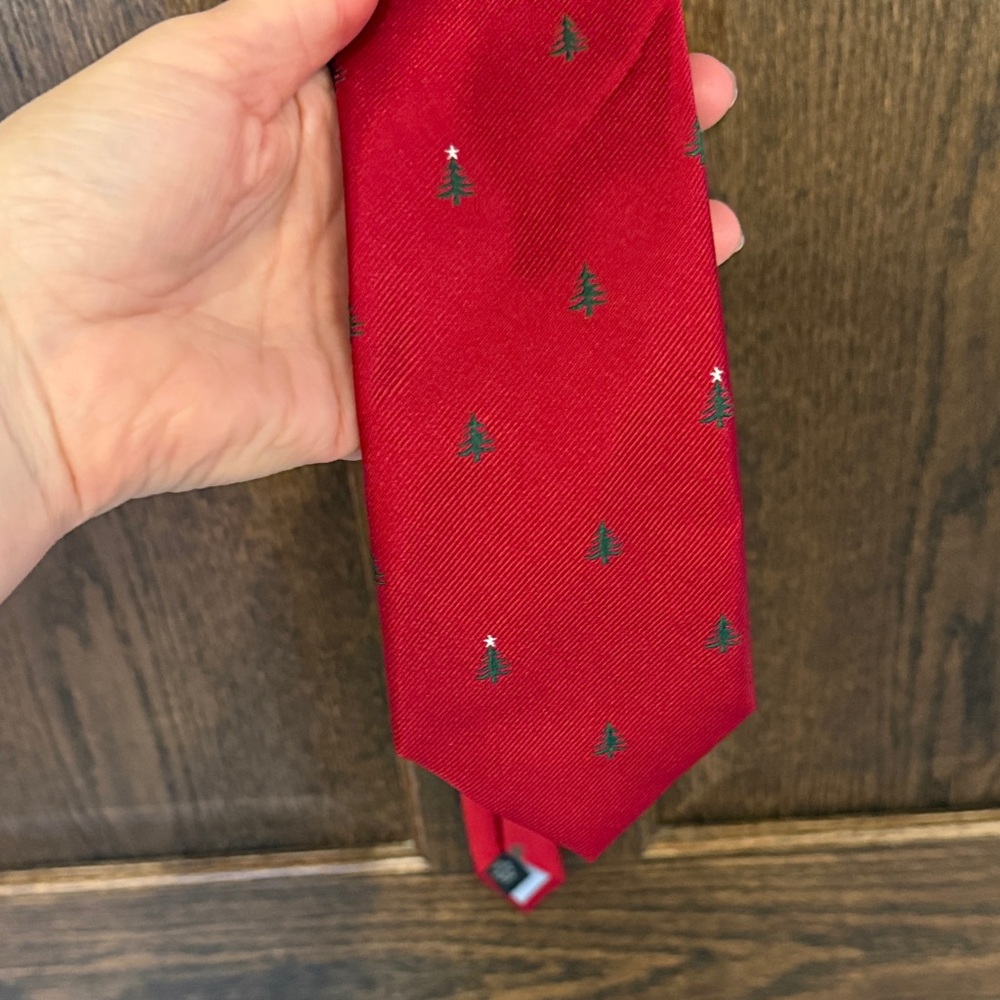 NWT Tommy Hilfiger 100% Silk Red Tie with Green Tree Motif